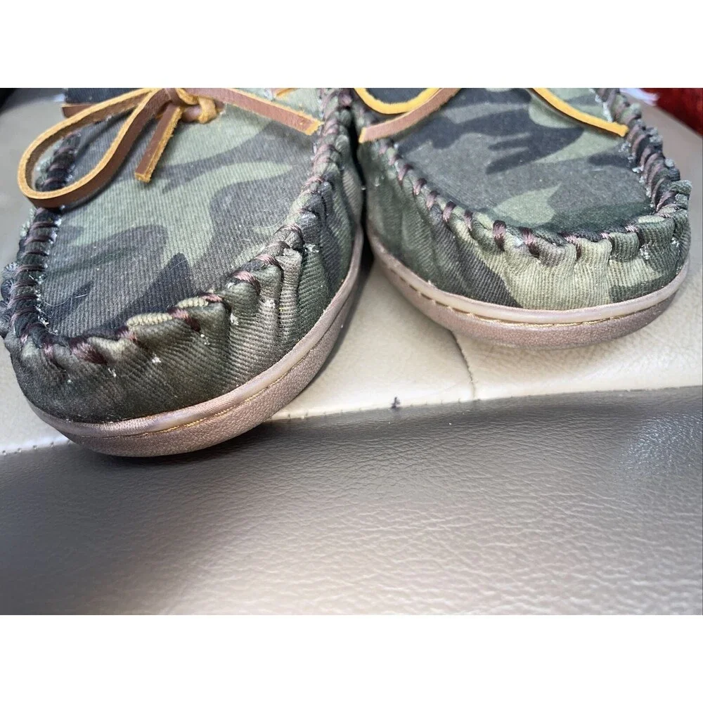 Minnetonka Camo Men's Slip On Boat Style Bow Accent Loafer Shoes 45026 9M